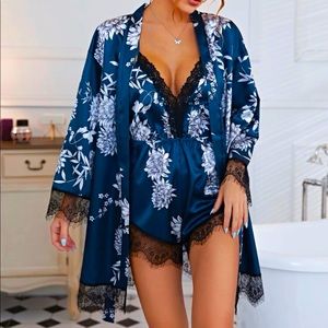 Woman's Size Large Satin Night Set